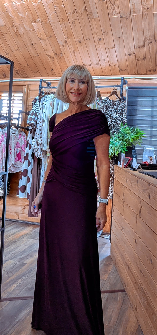 Imogen burgundy occasion dress with side gathering and capped sleeves close up