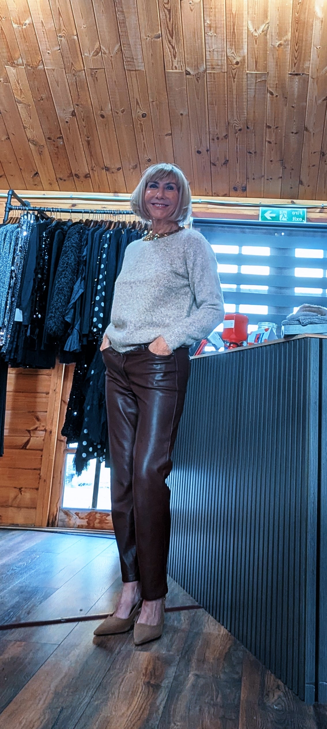Full outfit with the Pixie taupe jumper, chocolate trousers and pointed heels