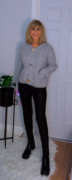 Hilda – Soft Chunky Cardigan with Pockets & Luxe Button Detail