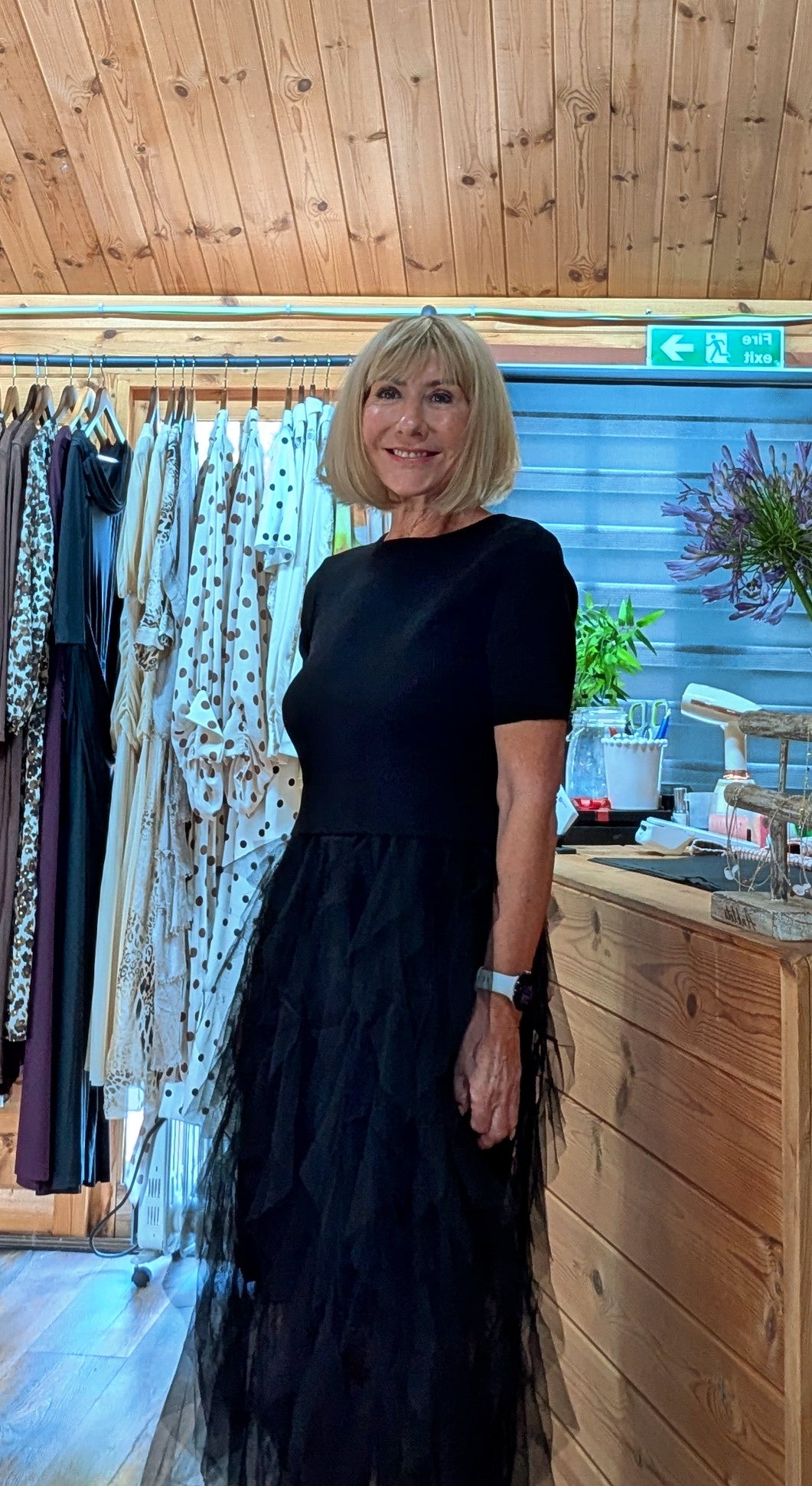 Short sleeve black tulle midi dress with short sleeves