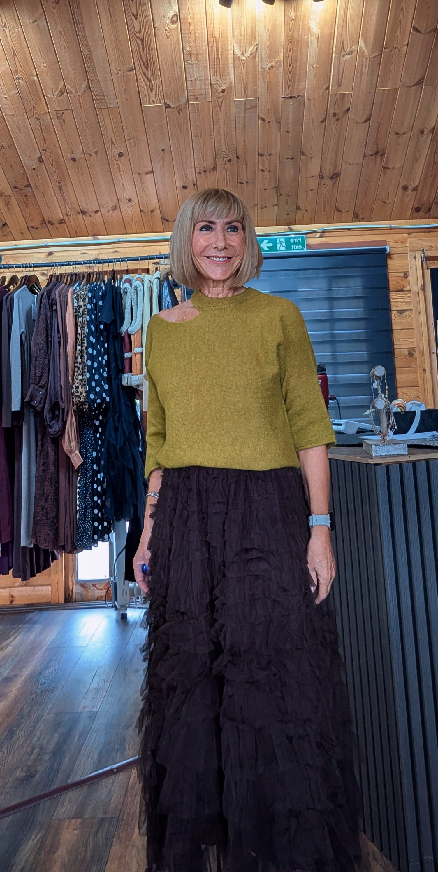 Relaxed women’s jumper with cut-out neckline and 3/4 length sleeves