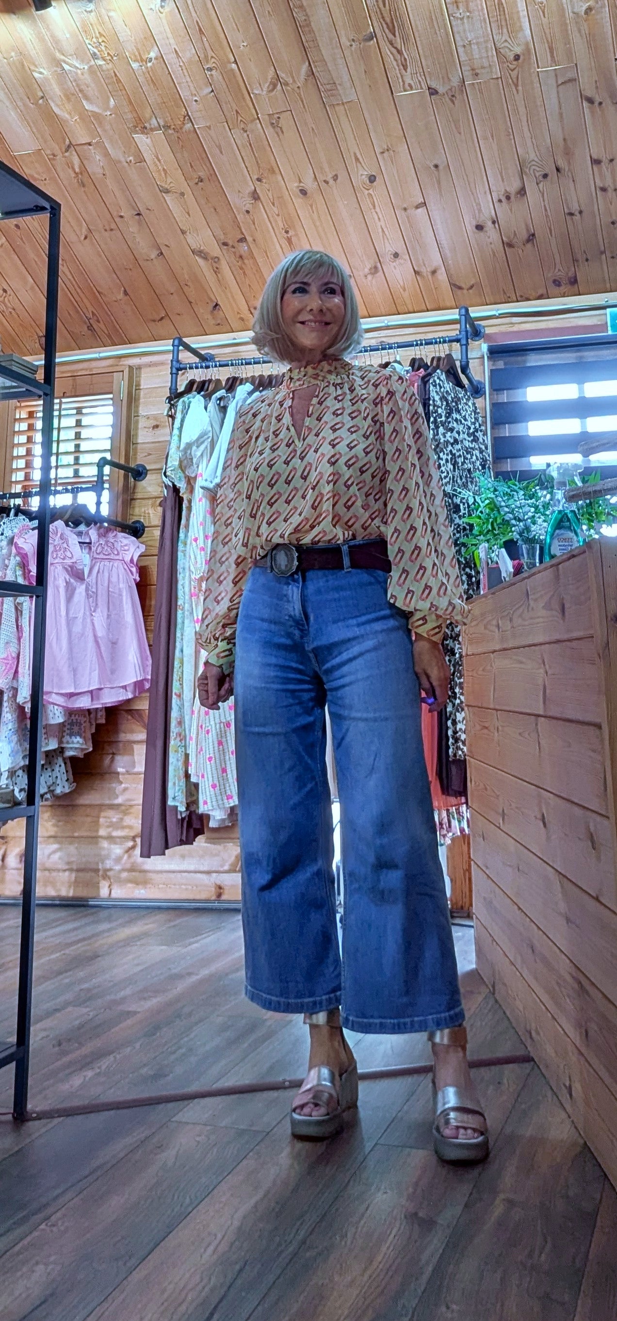 Emery blouse with floral print, oversized flower appliqué and relaxed fit