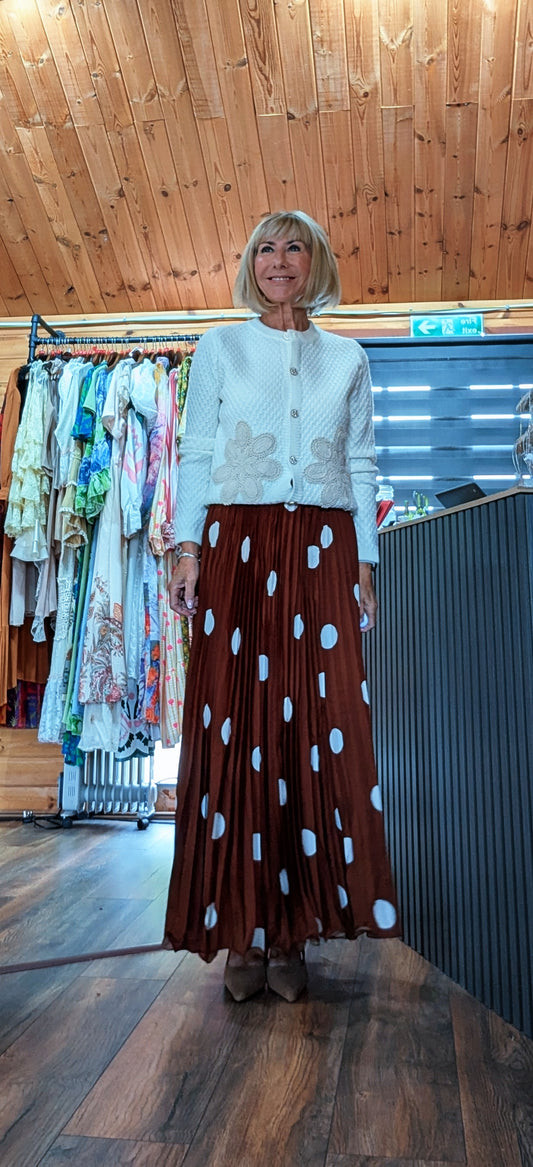 ditsydi wearing Trinny polka dot pleated skirt with Aviary Ivory cardigan