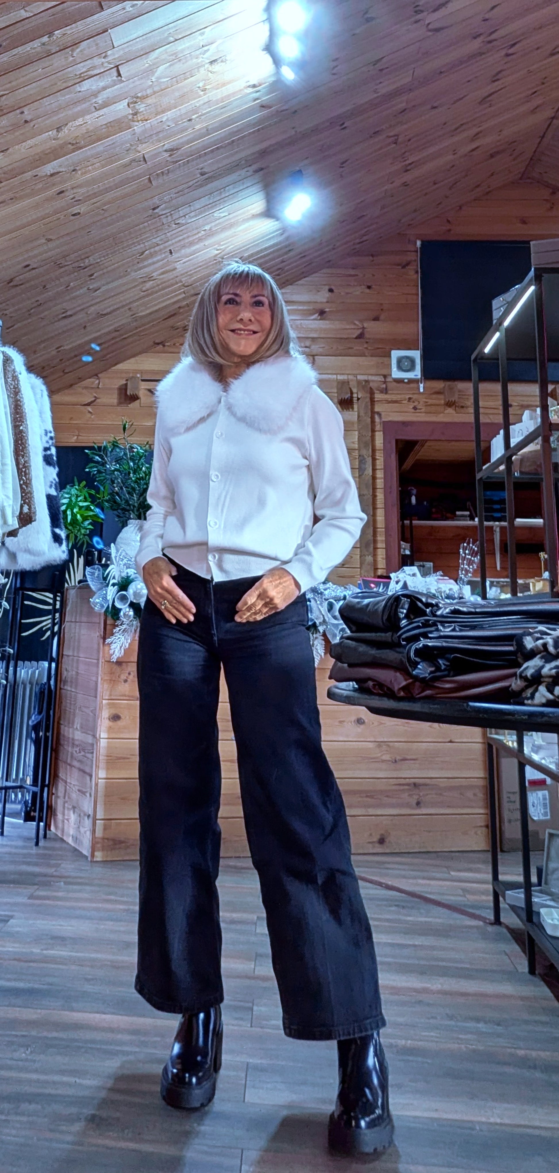Faux Fur Collar Cardigan – Elegant Soft Knit statement cardigan in white 
