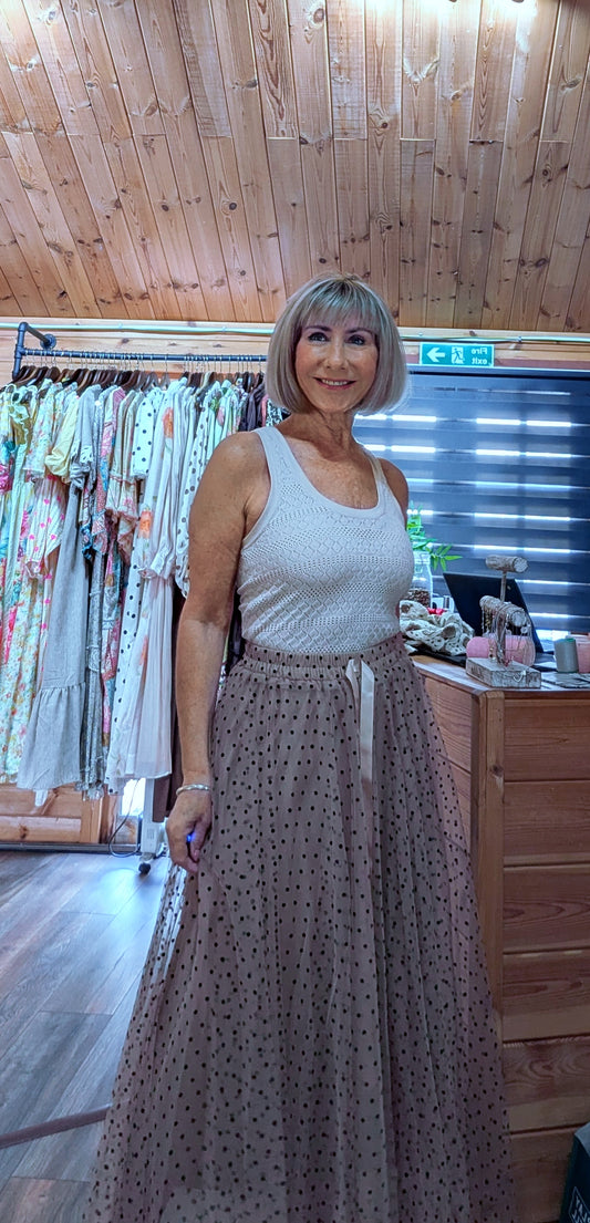 Polka dot tulle skirt styled for summer