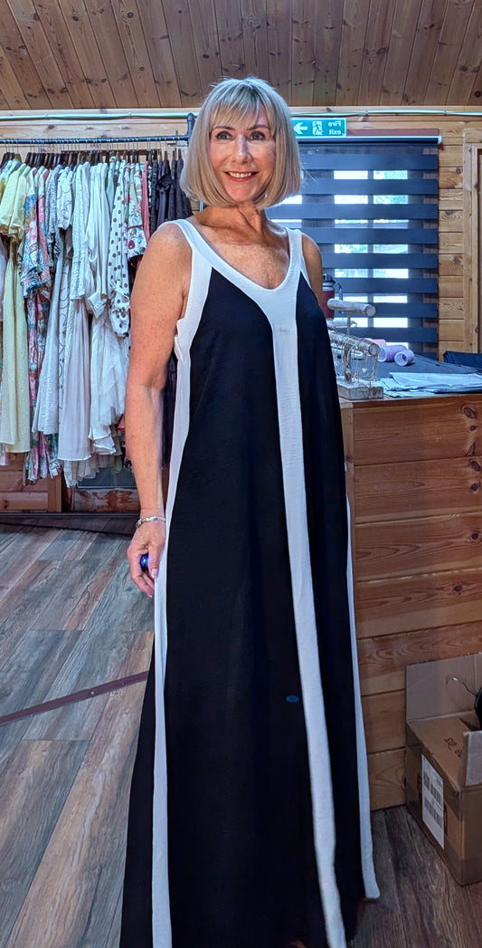 Helena Floaty Maxi Dress – Magenta-Black