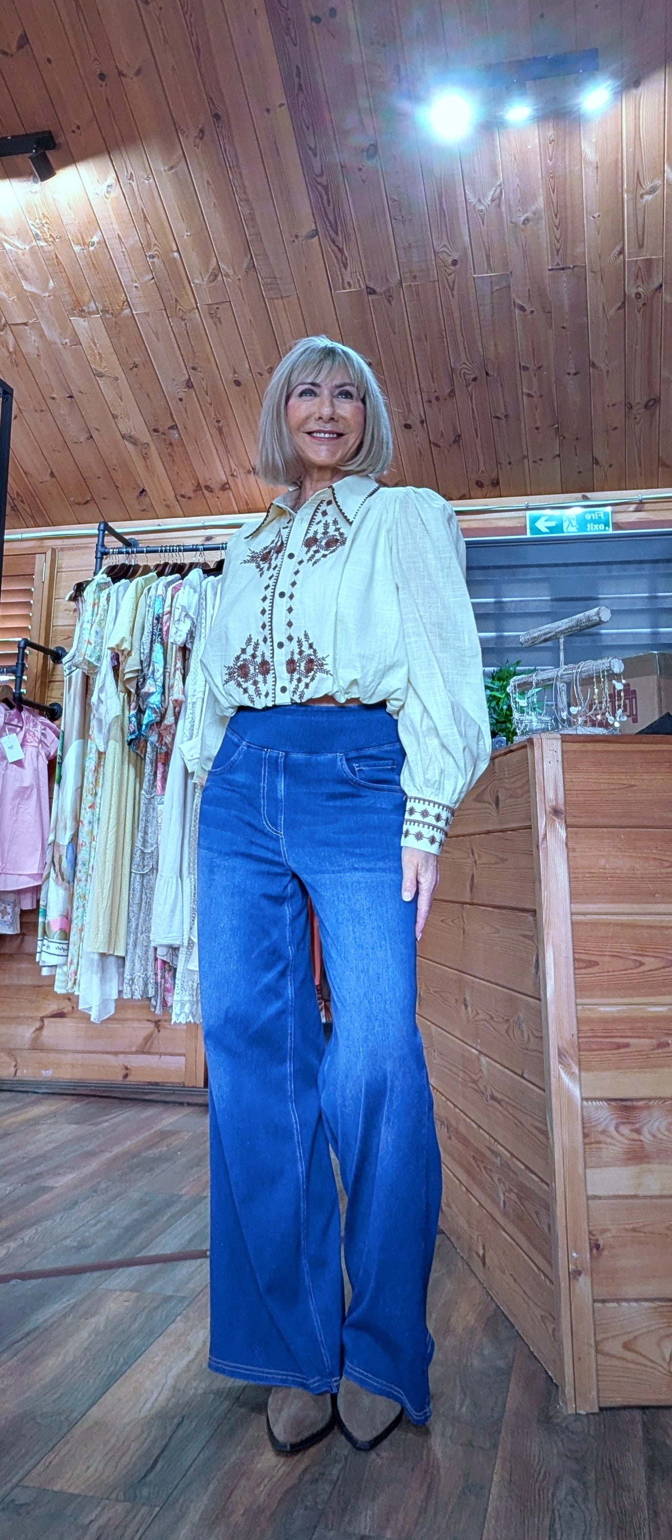 Cream cotton blouse with chocolate embroidery and collar