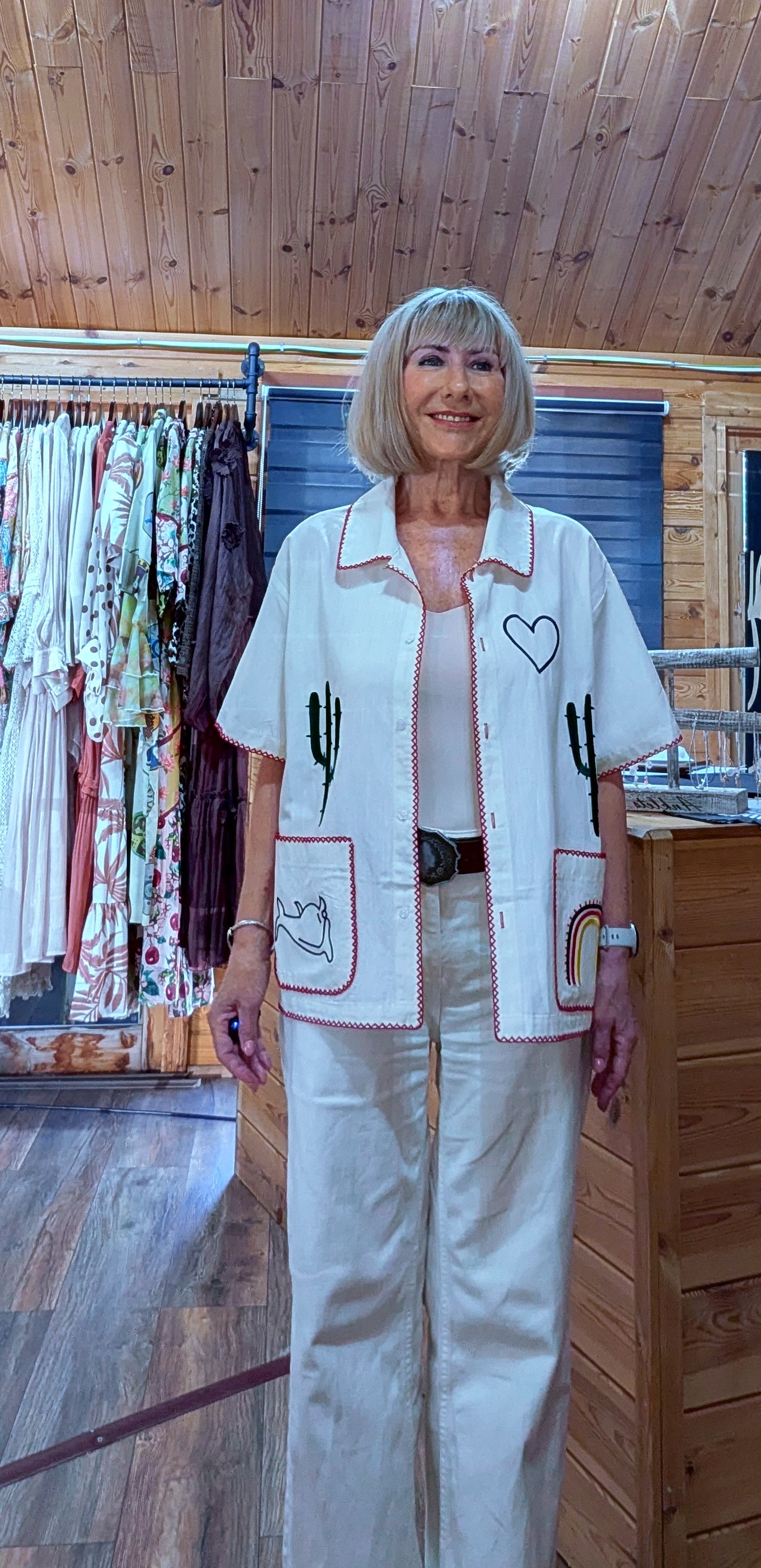 Cotton shirt for summer with pockets and bold print