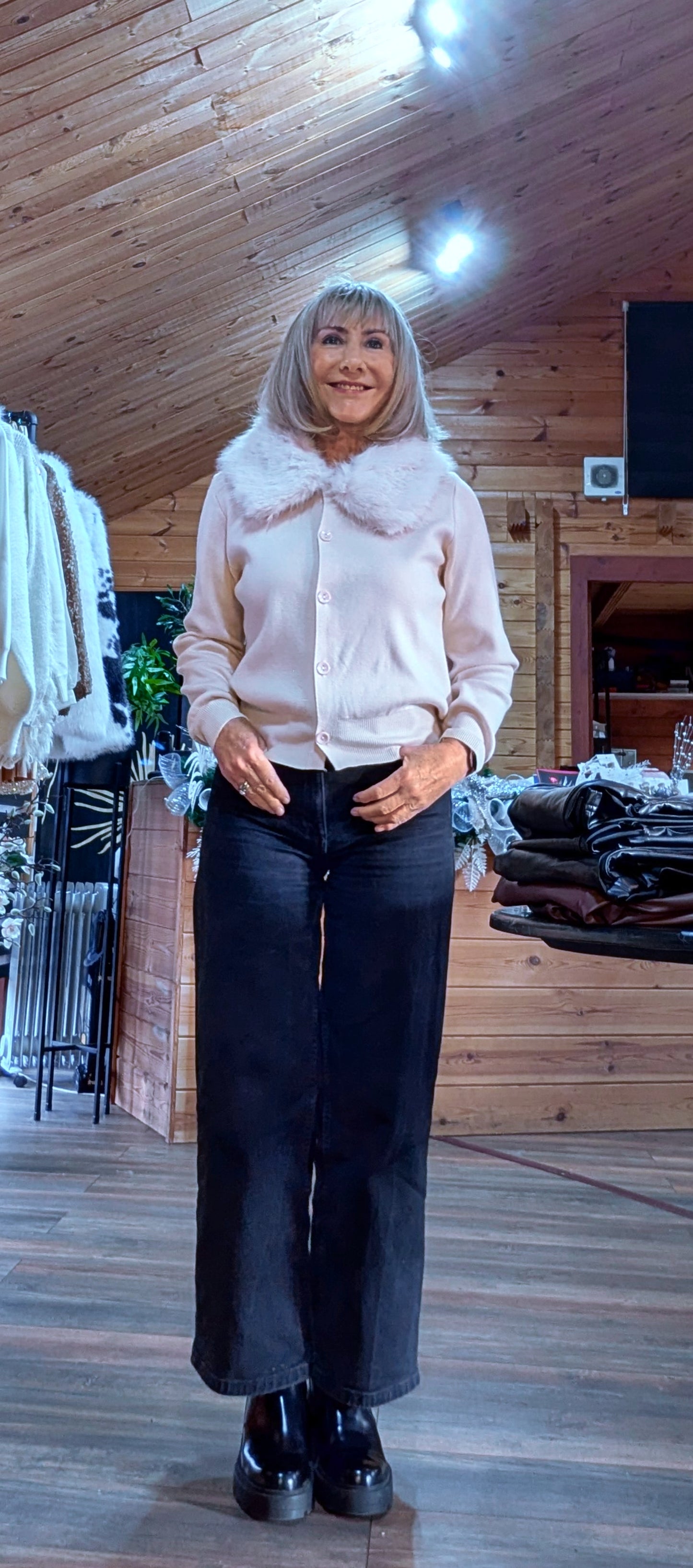 Chic faux fur cardigan in beige